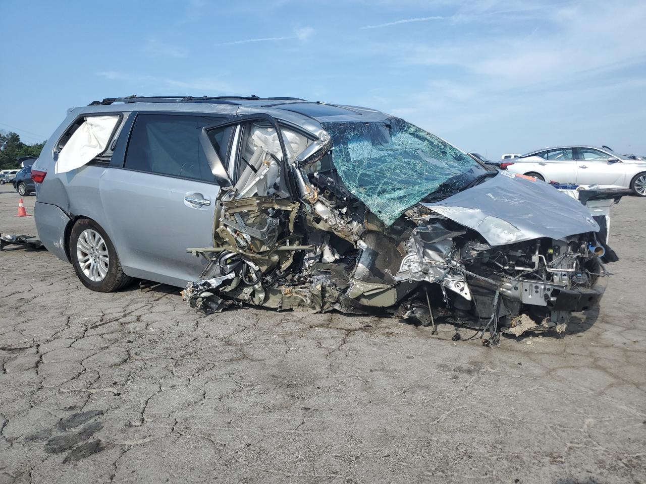 2015 TOYOTA SIENNA
