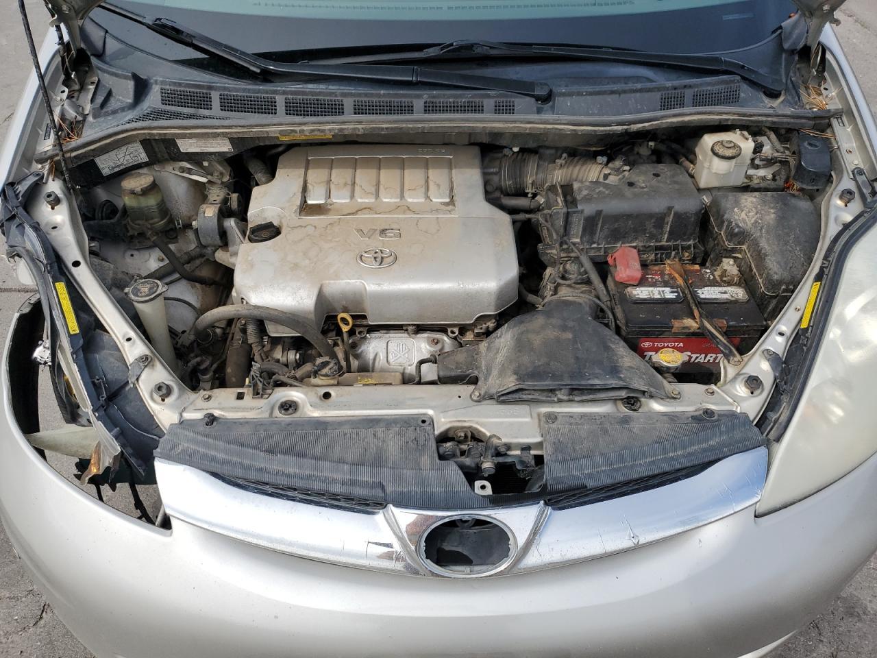 2010 TOYOTA SIENNA