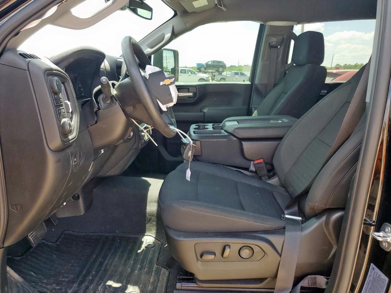 2024 CHEVROLET Silverado