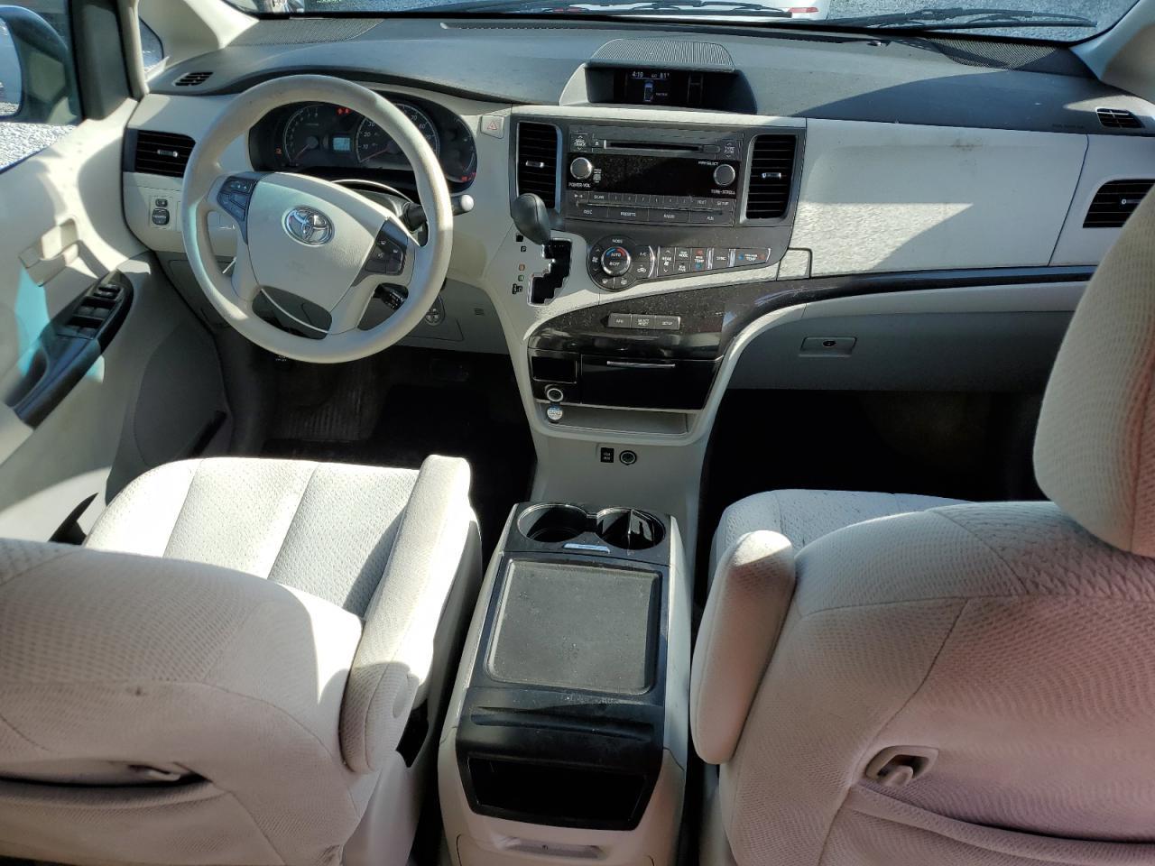 2013 TOYOTA SIENNA