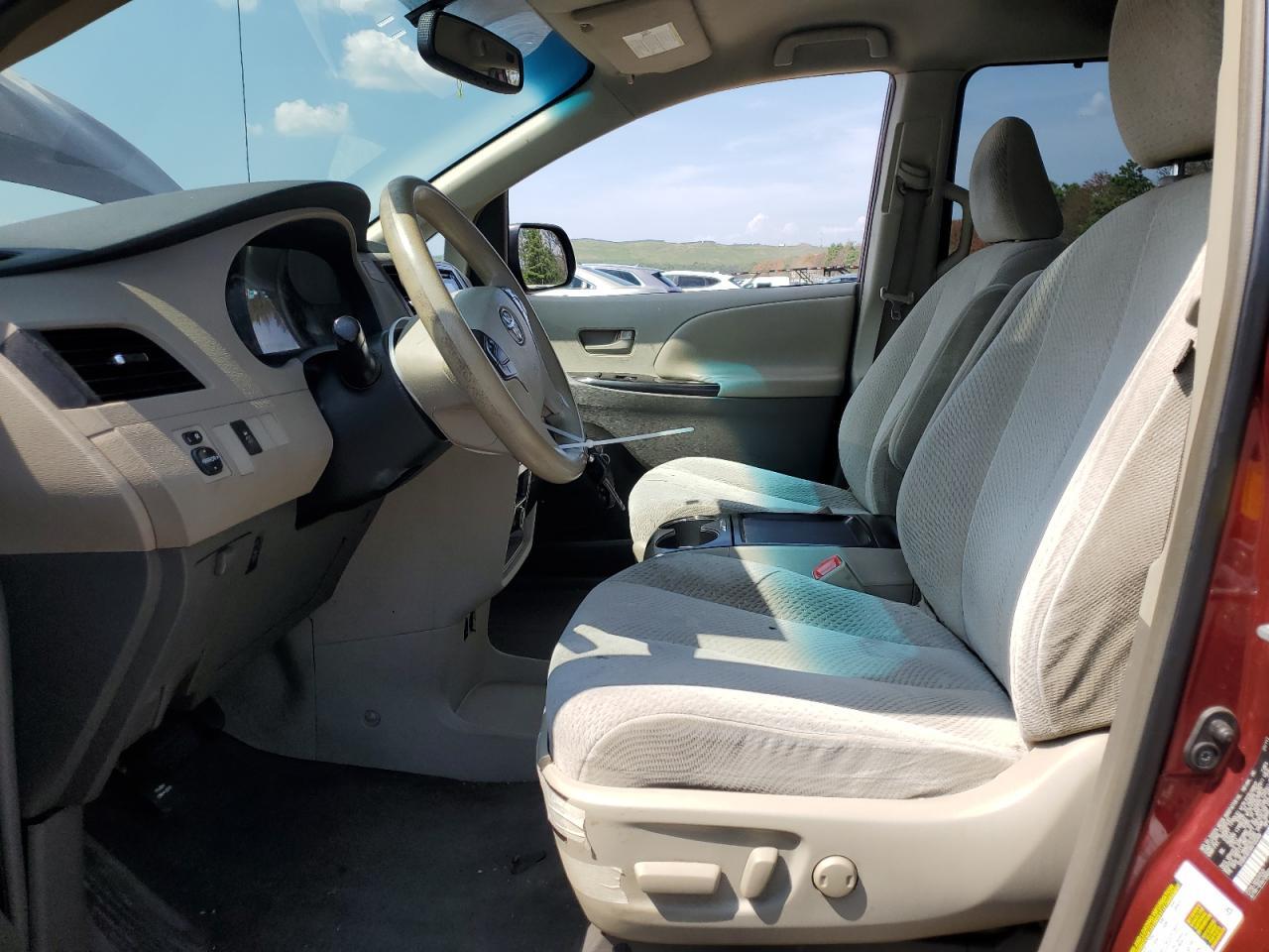 2011 TOYOTA SIENNA