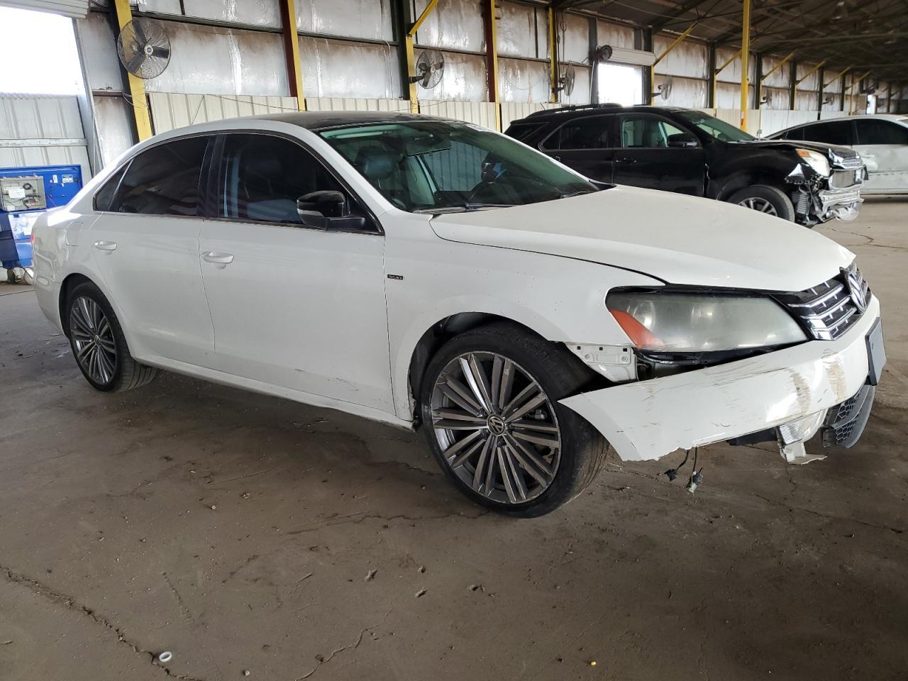 2015 VOLKSWAGEN Passat