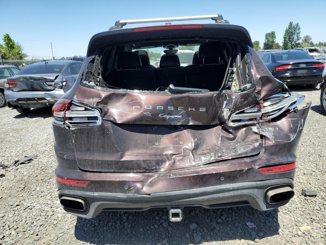 2017 PORSCHE CAYENNE