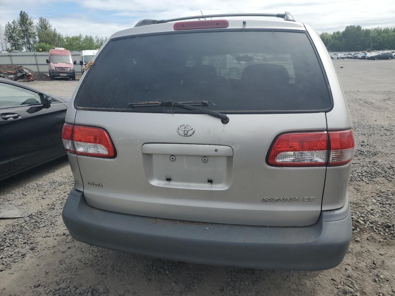 2002 TOYOTA SIENNA