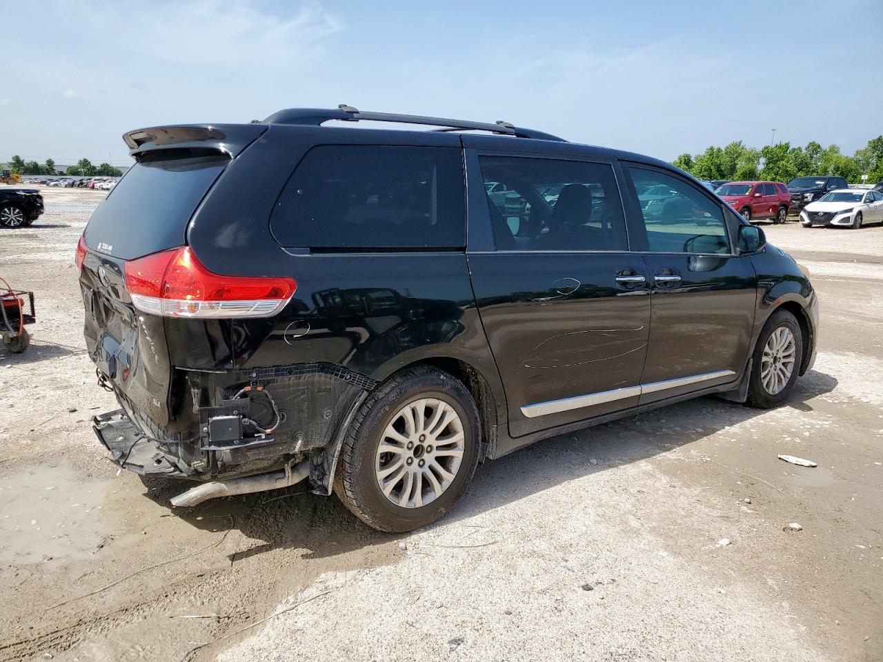 2013 TOYOTA SIENNA
