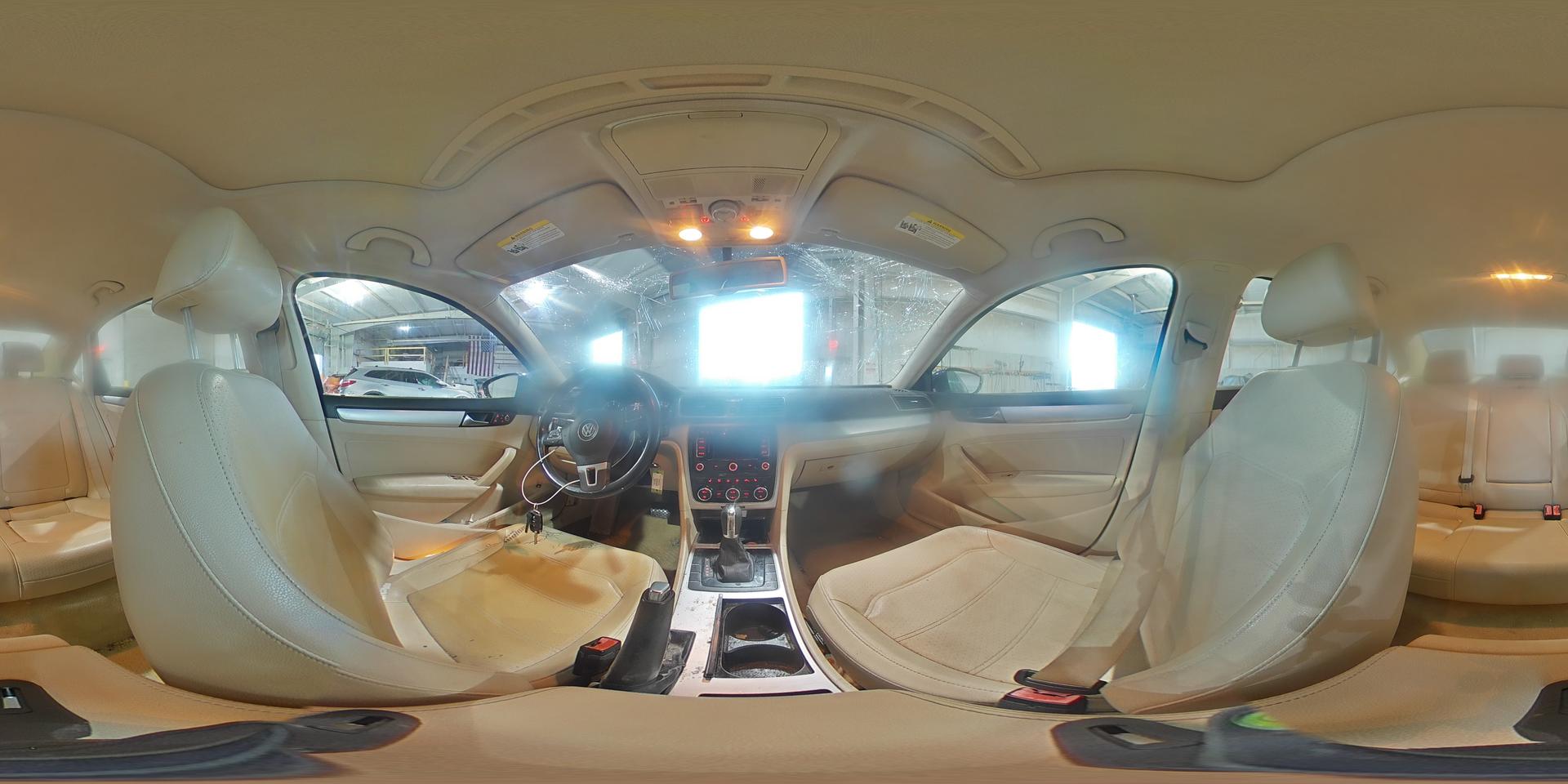 2012 VOLKSWAGEN Passat