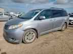2011 TOYOTA SIENNA