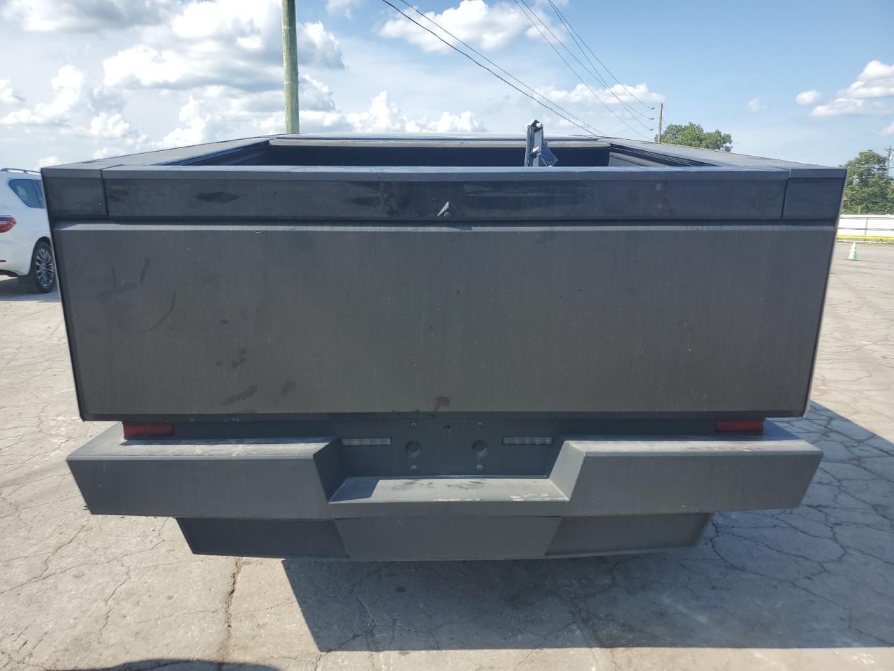2024 TESLA Cybertruck