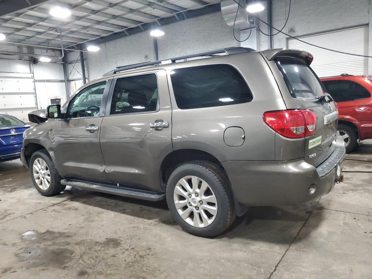 2010 TOYOTA Sequoia