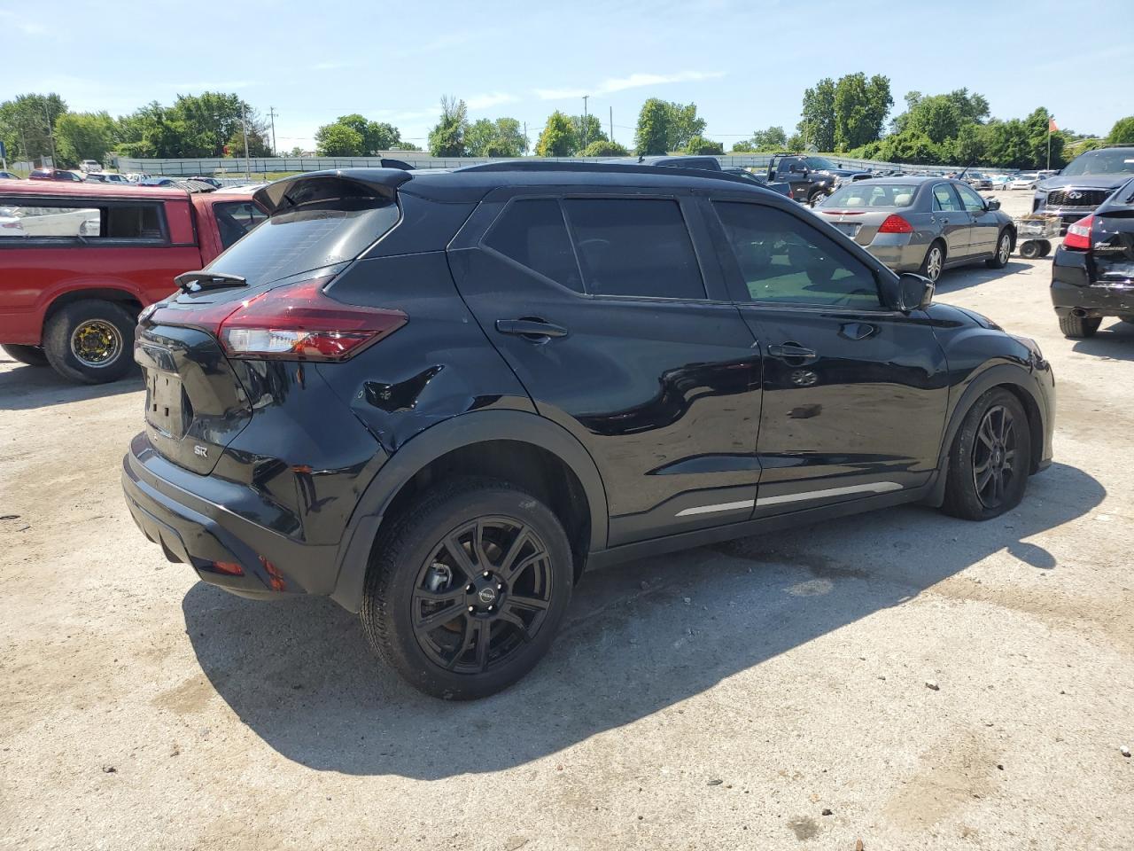 2024 NISSAN KICKS