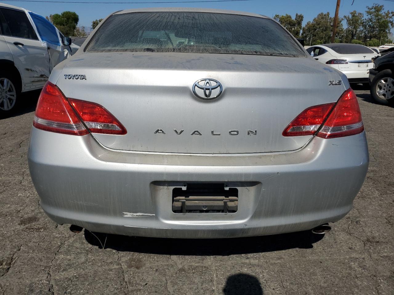 2006 TOYOTA Avalon
