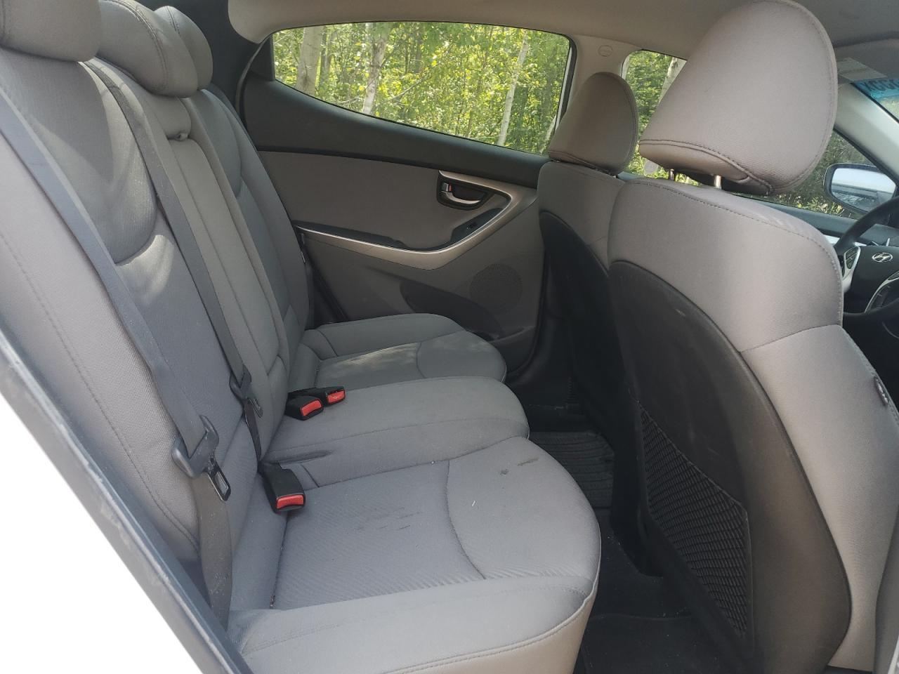 2012 HYUNDAI ELANTRA