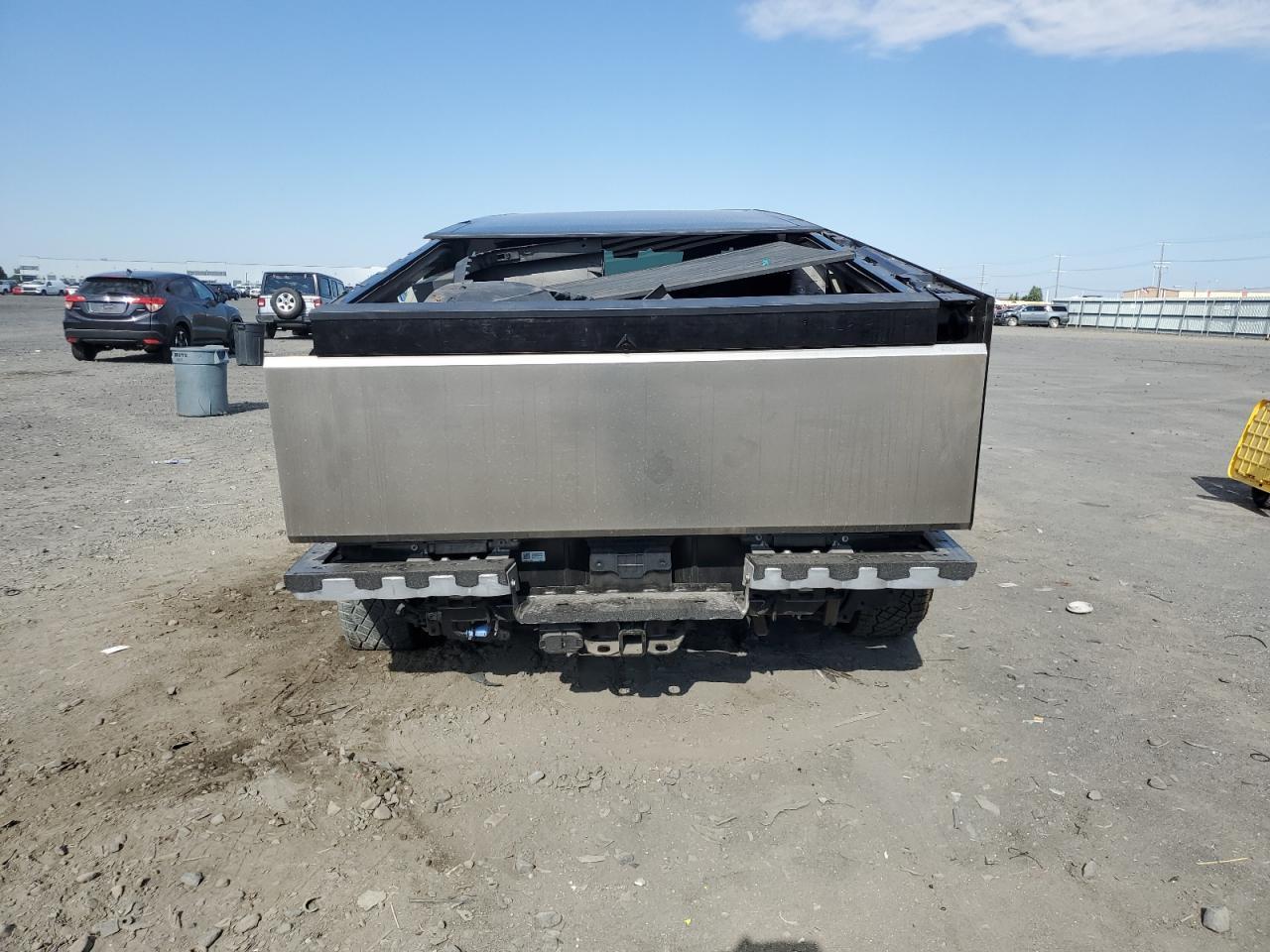 2024 TESLA Cybertruck