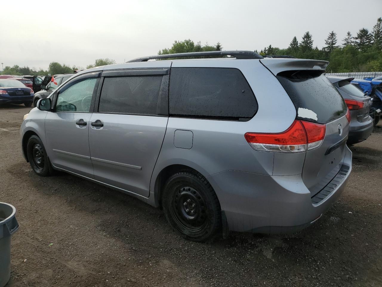 2011 TOYOTA SIENNA