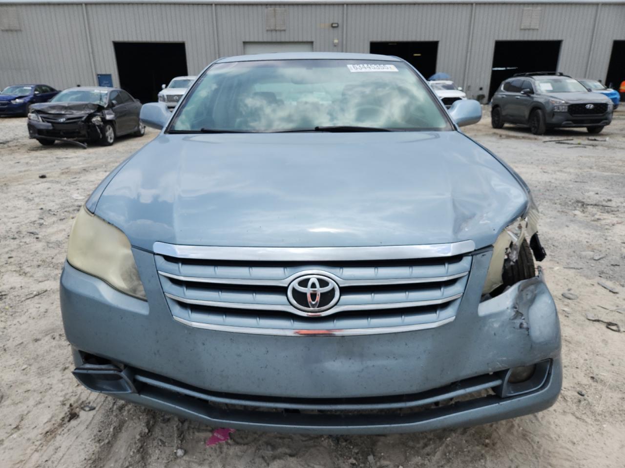2005 TOYOTA Avalon