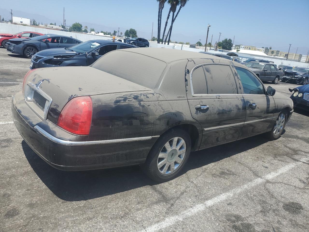 2005 LINCOLN Town Car