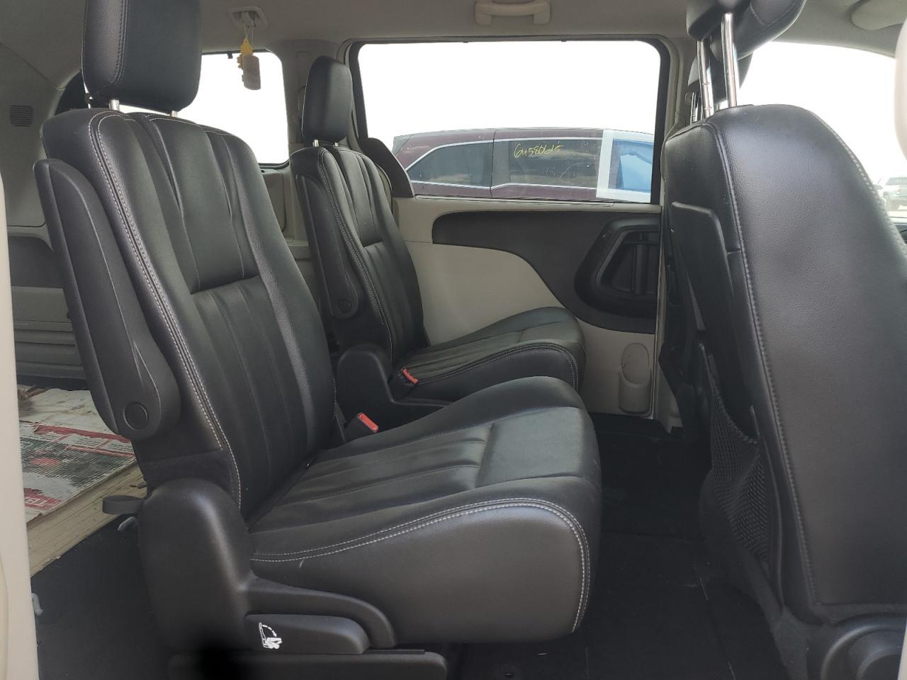 2015 CHRYSLER Town & Country