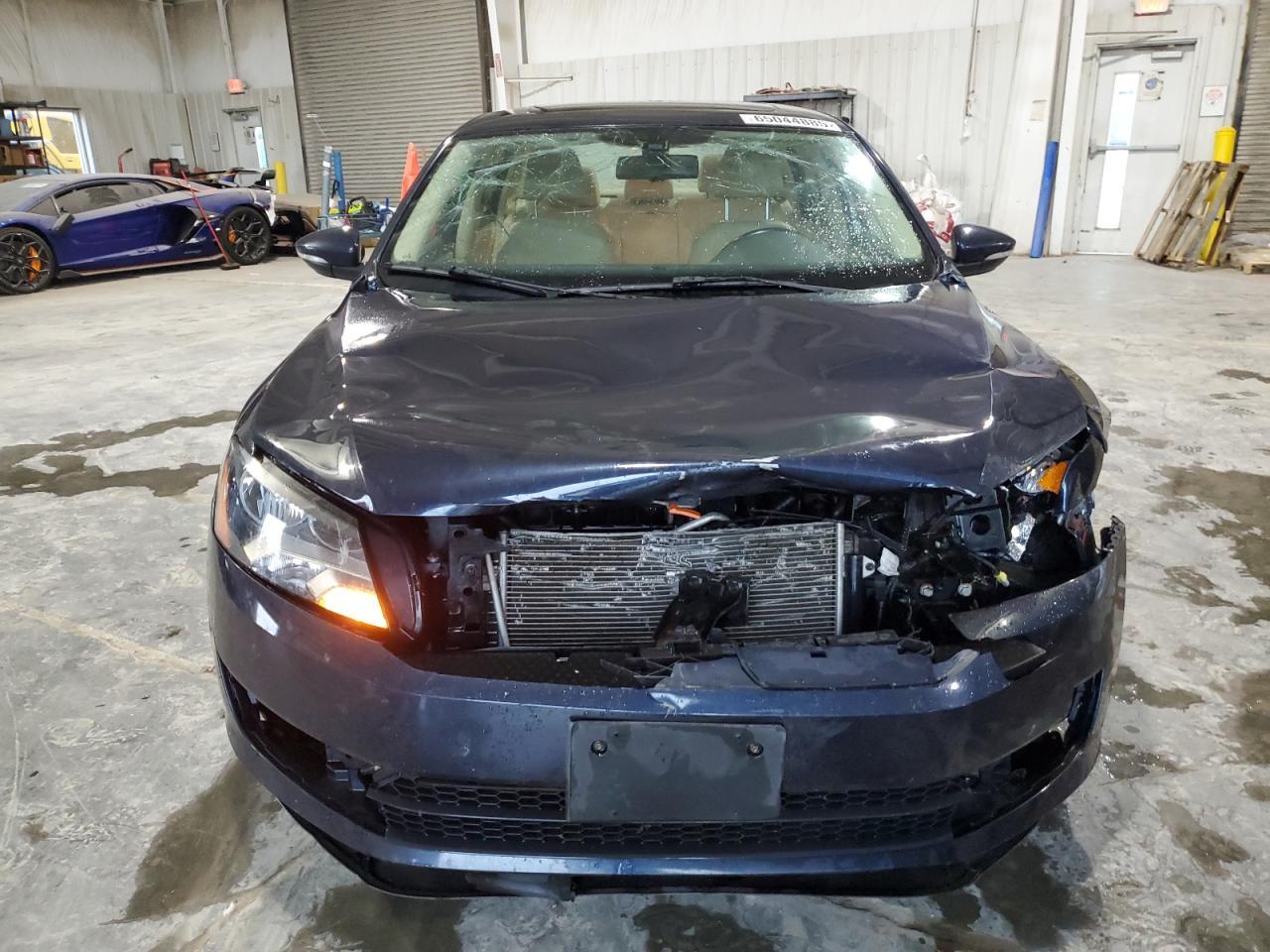 2012 VOLKSWAGEN Passat
