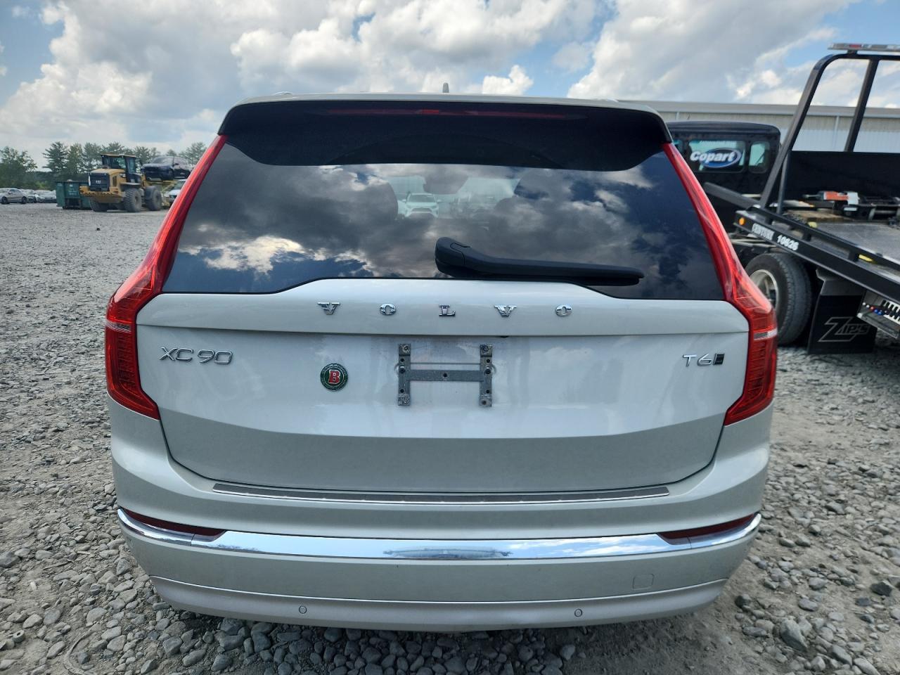 2022 VOLVO XC90