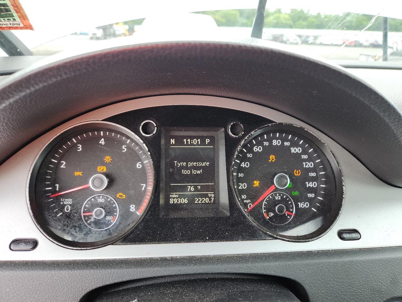 2010 VOLKSWAGEN Passat