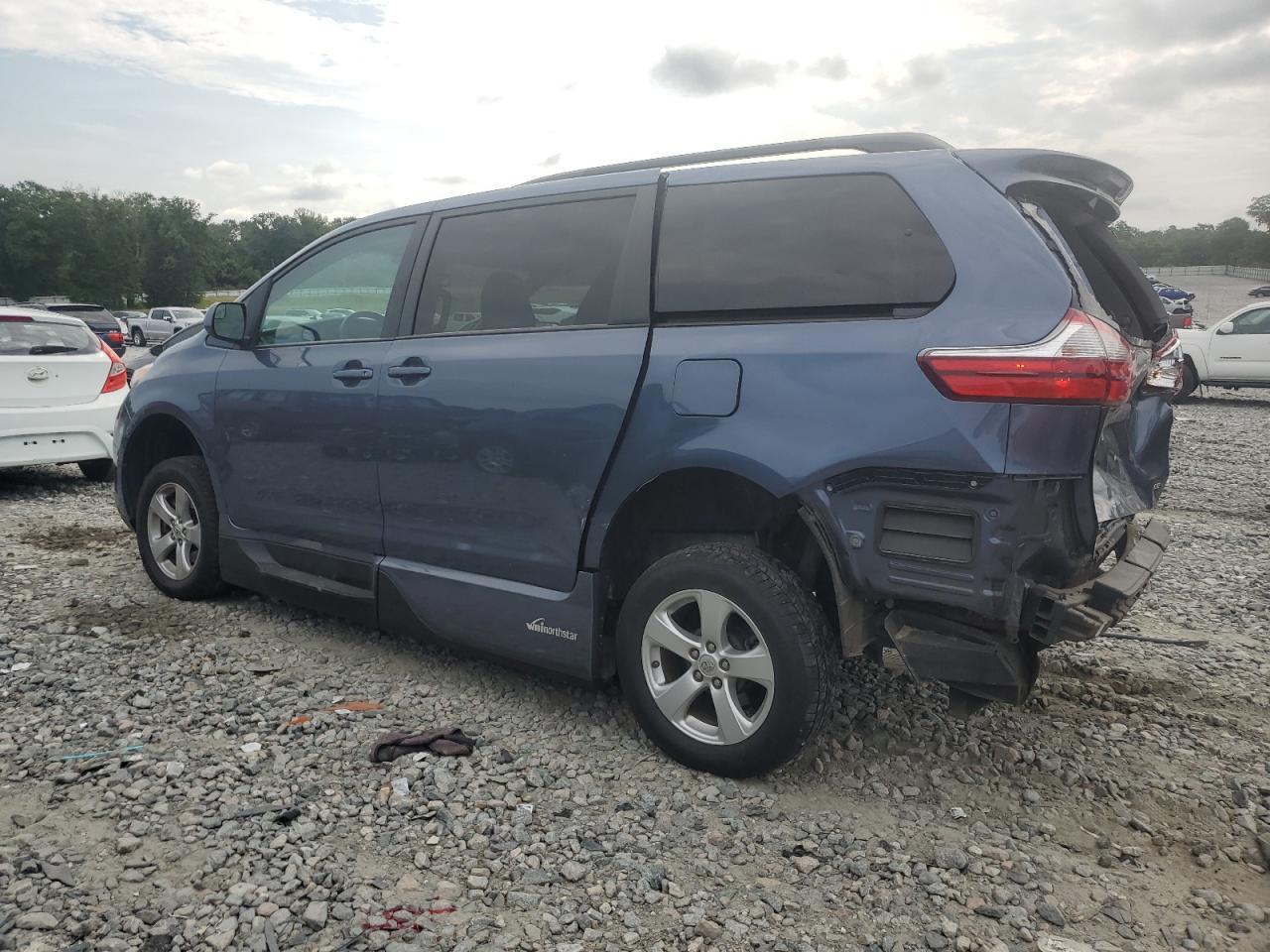 2017 TOYOTA SIENNA