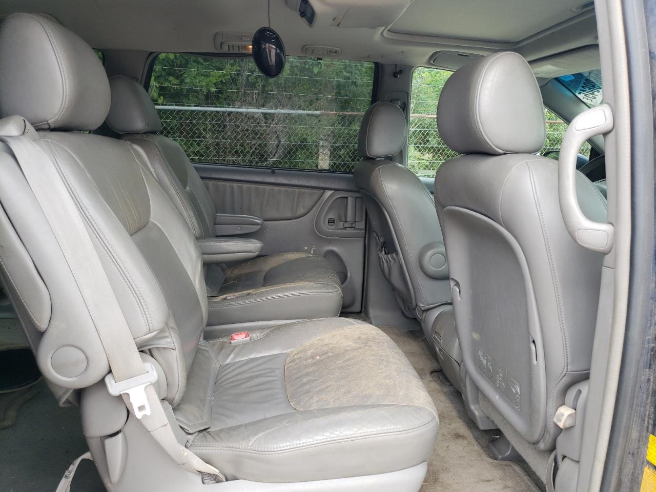 2004 TOYOTA SIENNA