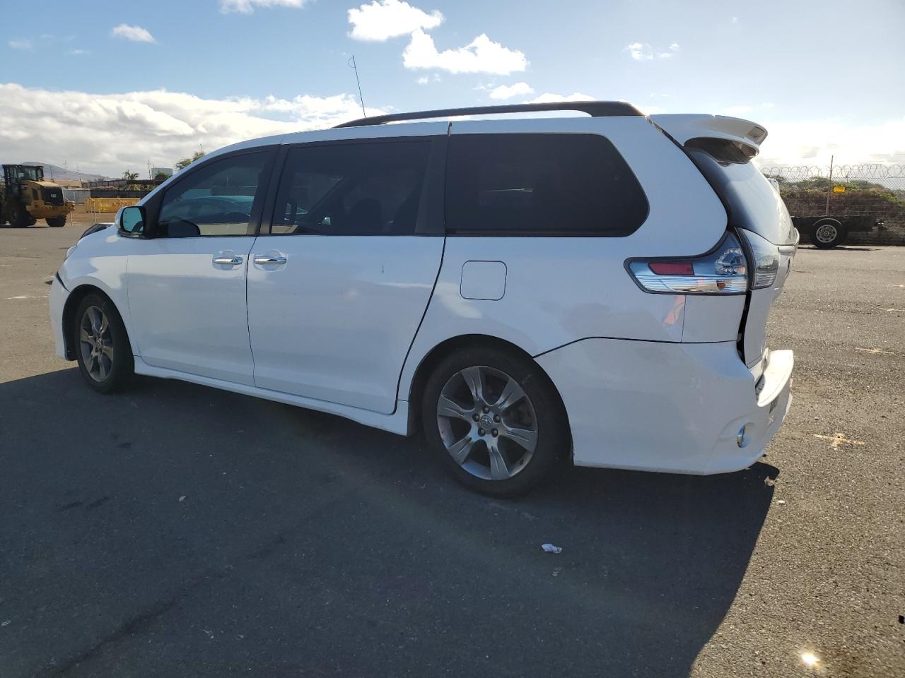 2016 TOYOTA SIENNA