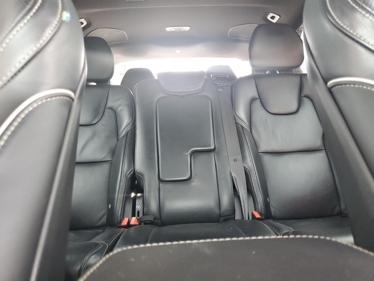 2022 VOLVO XC90