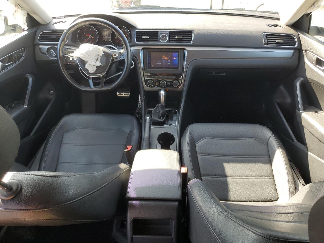 2017 VOLKSWAGEN Passat