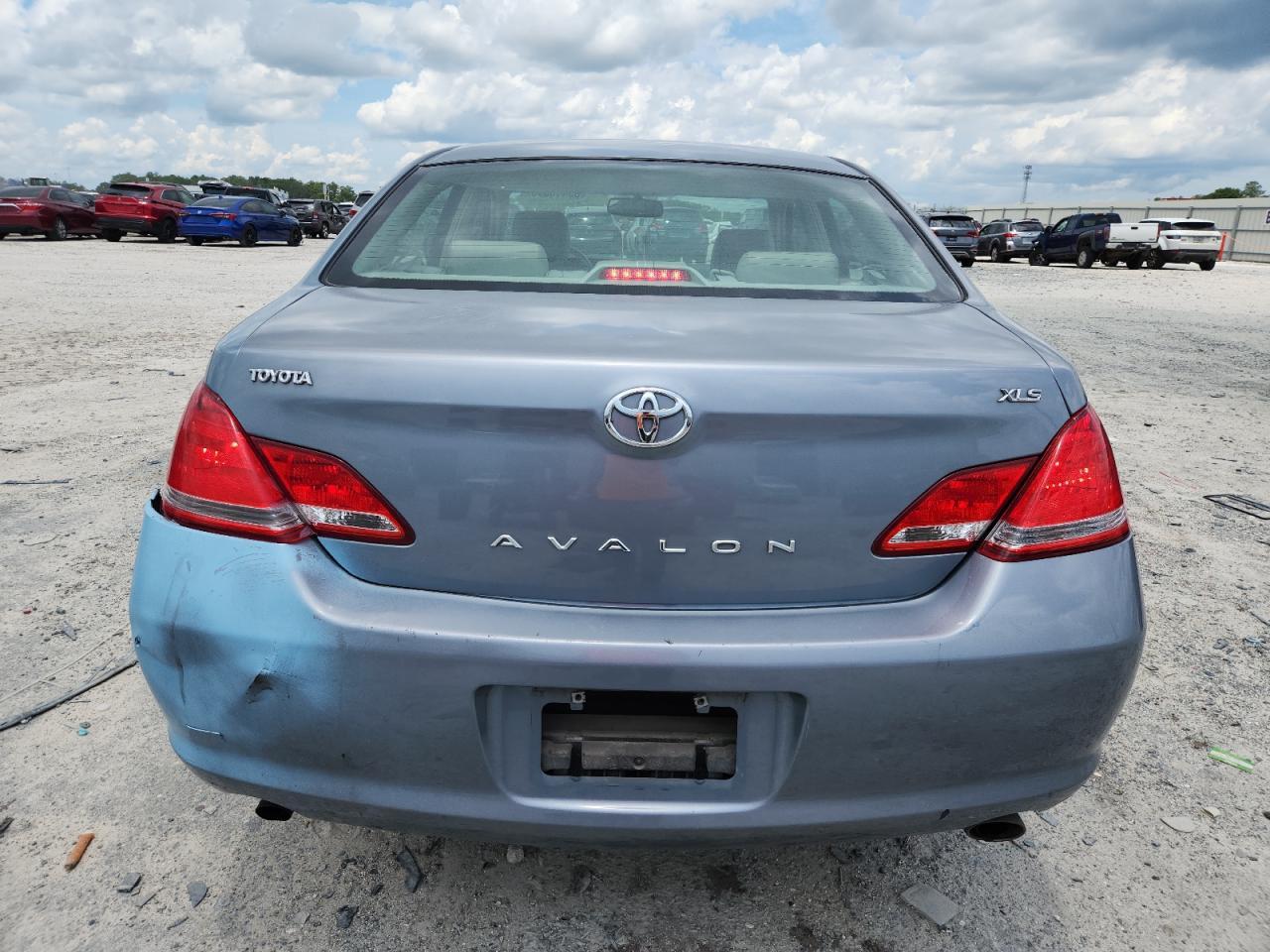 2005 TOYOTA Avalon