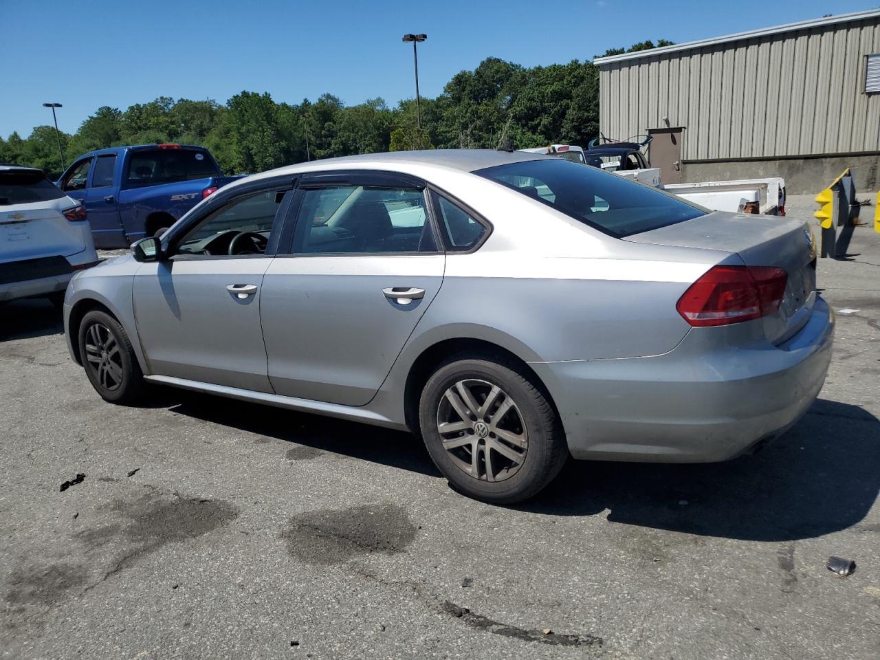 2013 VOLKSWAGEN Passat