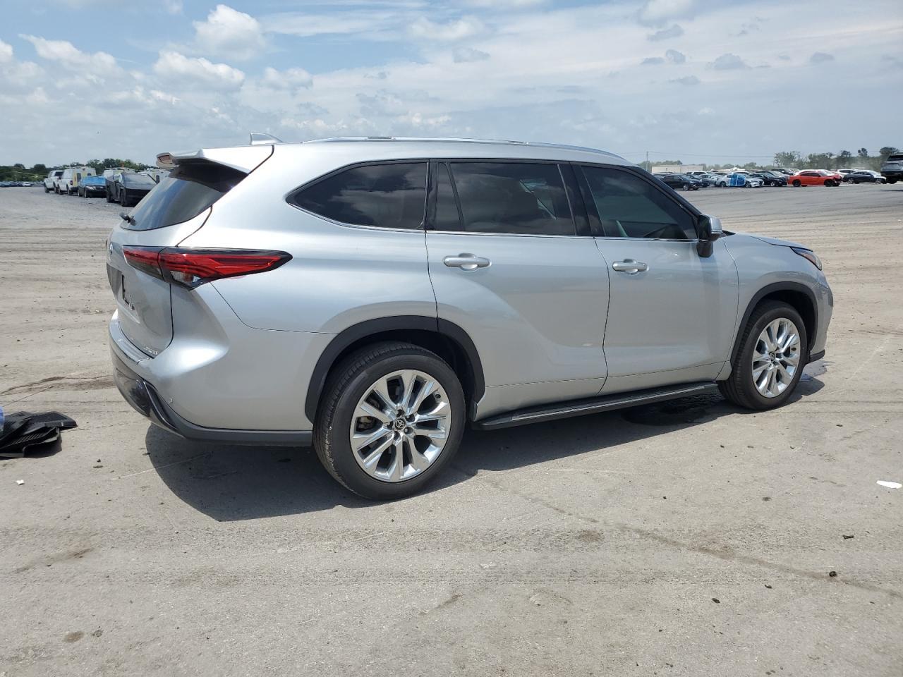 2022 TOYOTA HIGHLANDER