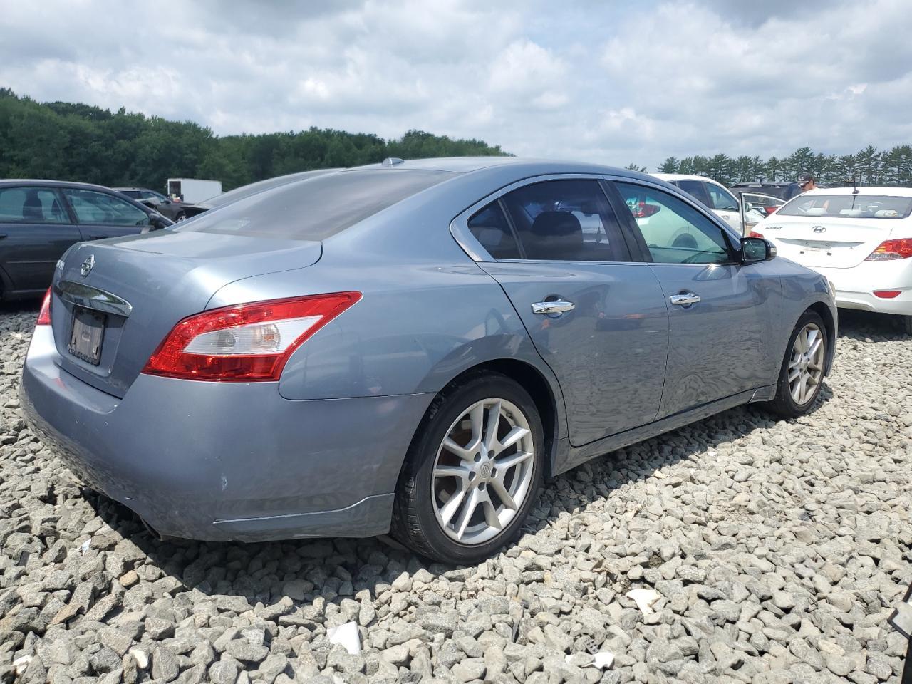 2011 NISSAN Maxima