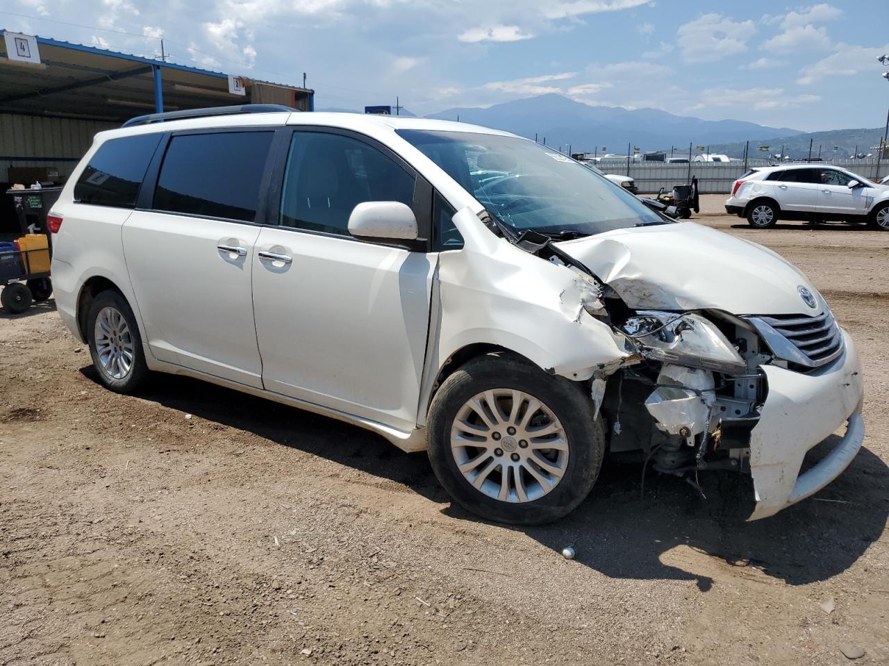 2017 TOYOTA SIENNA