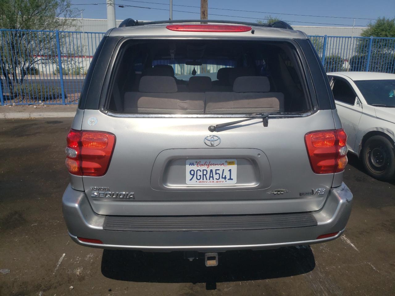 2004 TOYOTA Sequoia