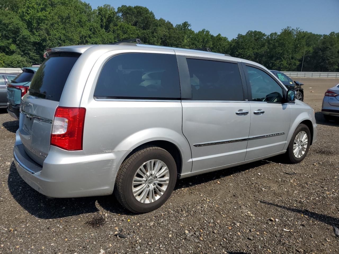 2012 CHRYSLER Town & Country