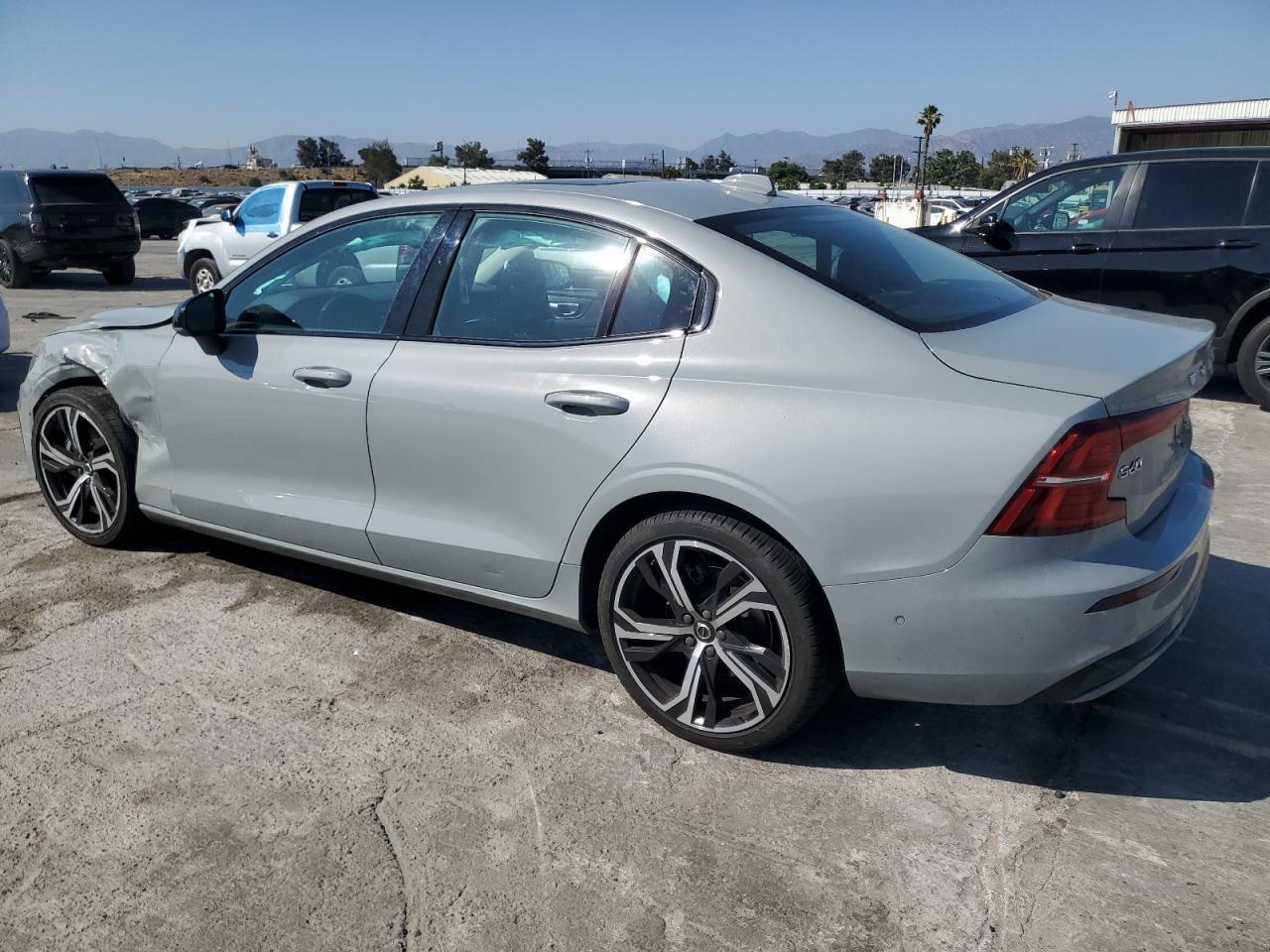 2024 VOLVO S60