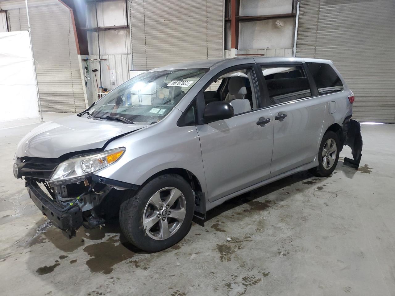 2018 TOYOTA SIENNA