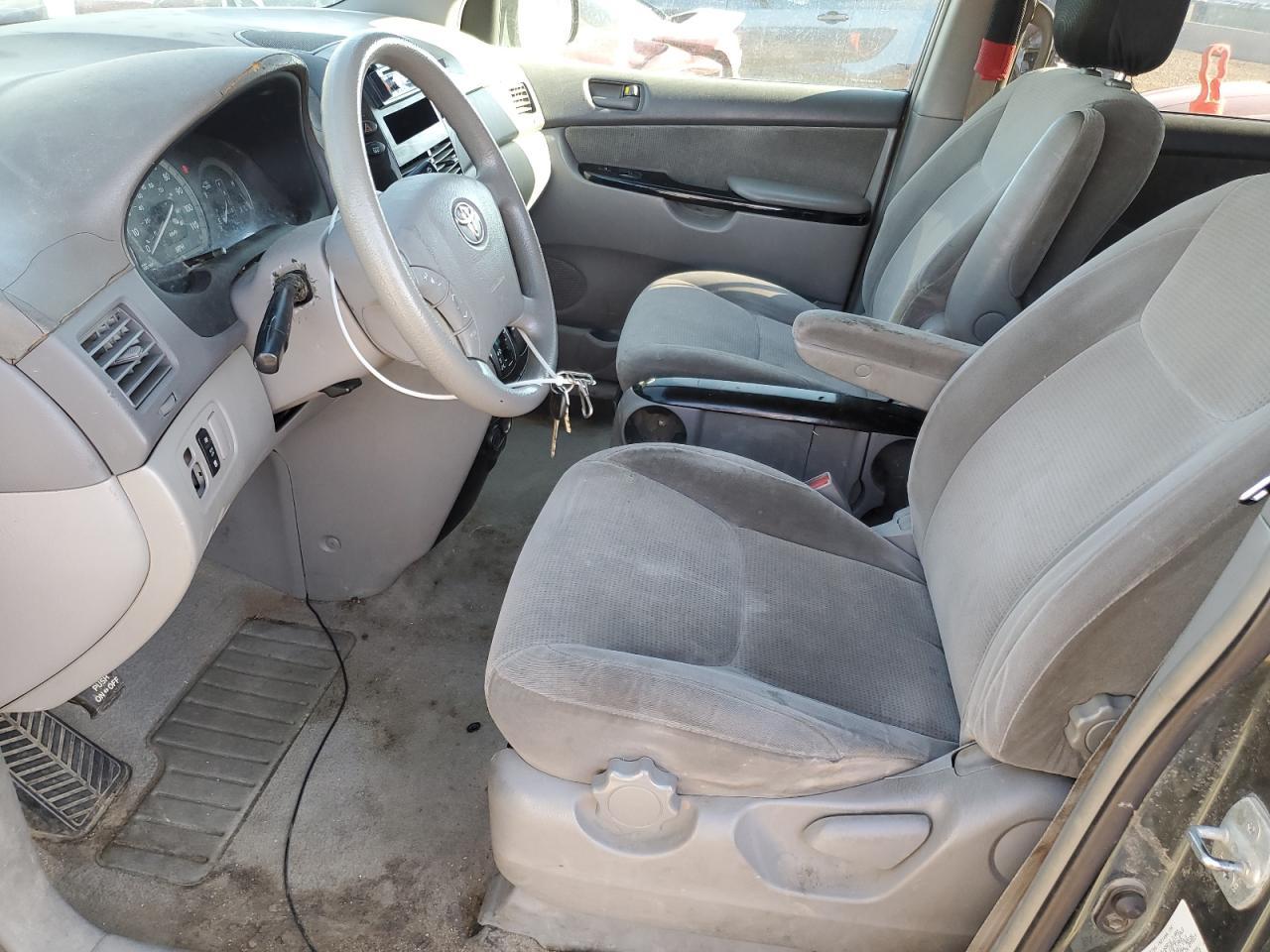 2004 TOYOTA SIENNA