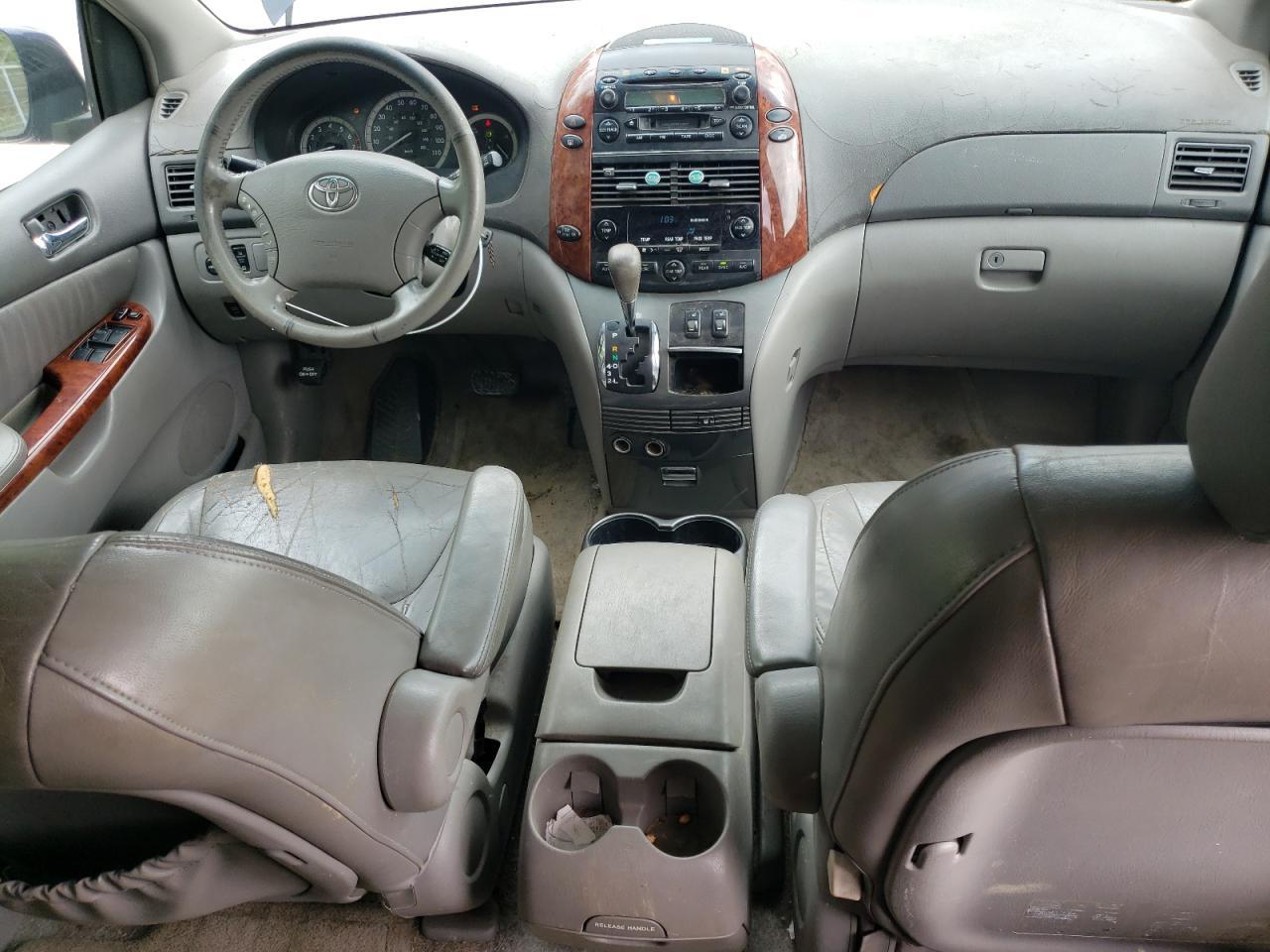 2004 TOYOTA SIENNA