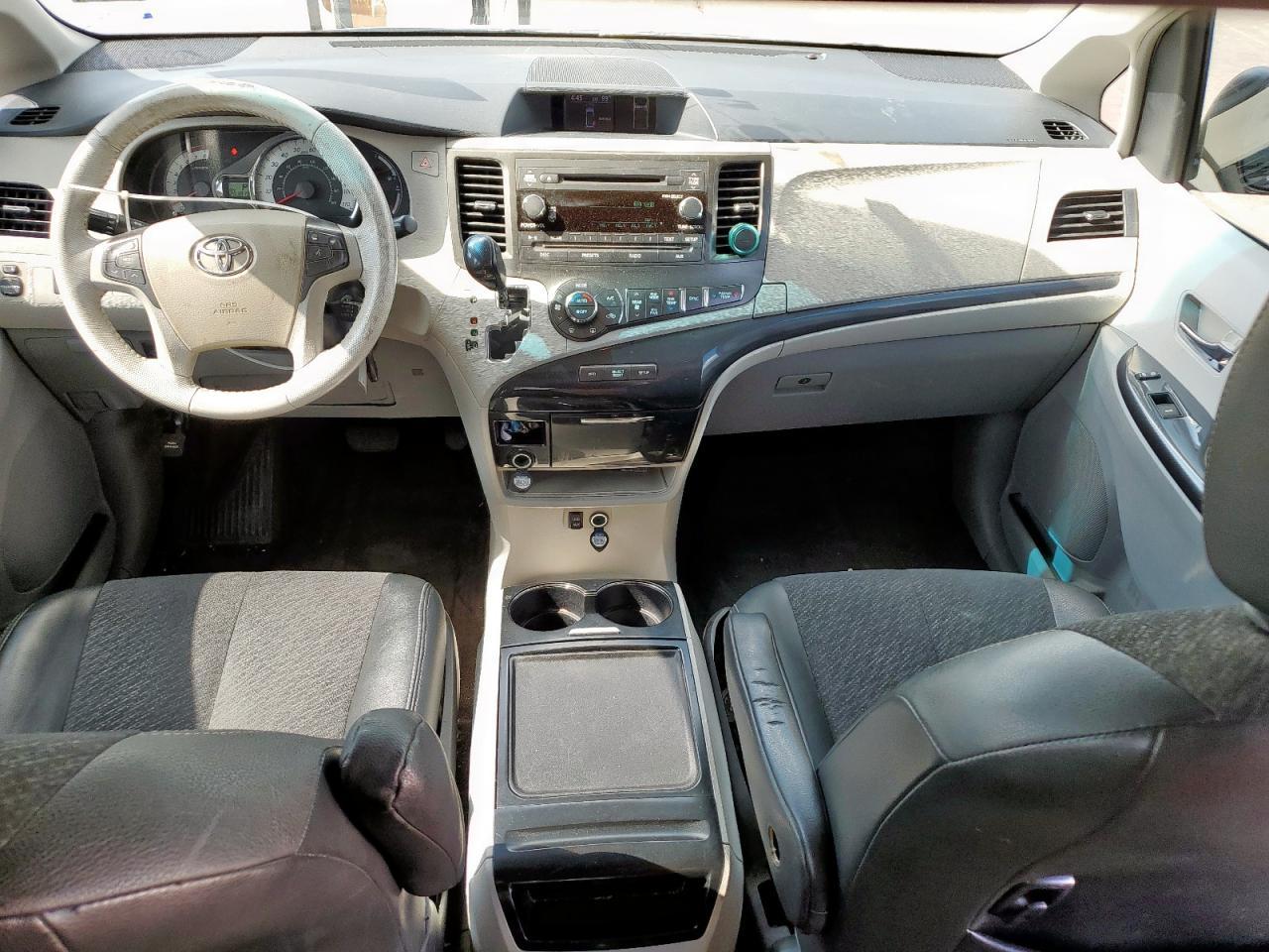 2014 TOYOTA SIENNA