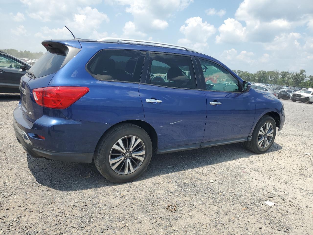 2017 NISSAN PATHFINDER