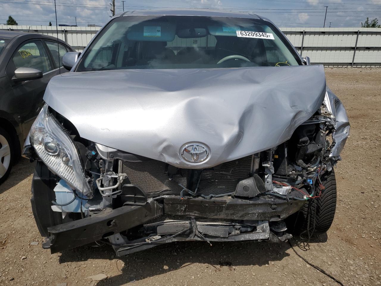 2012 TOYOTA SIENNA