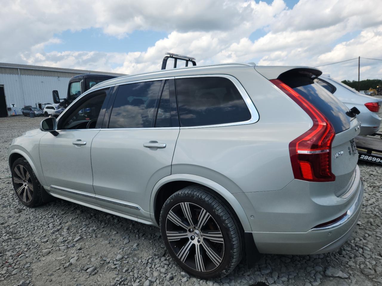 2022 VOLVO XC90