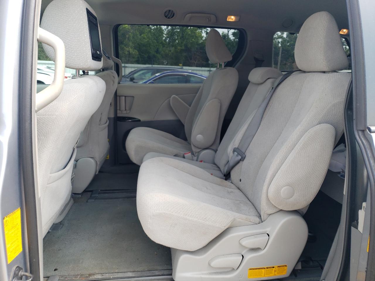 2013 TOYOTA SIENNA