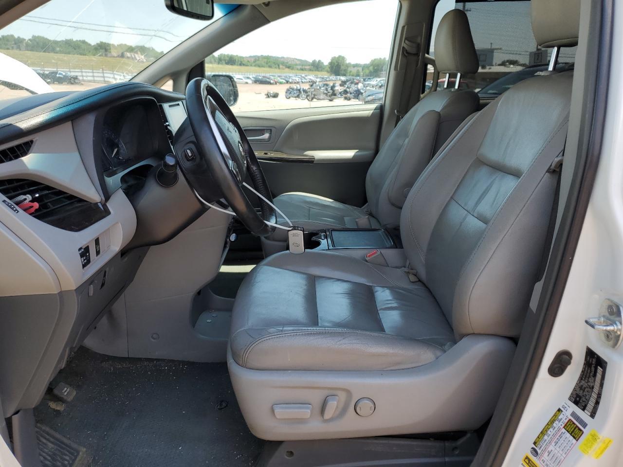 2017 TOYOTA SIENNA