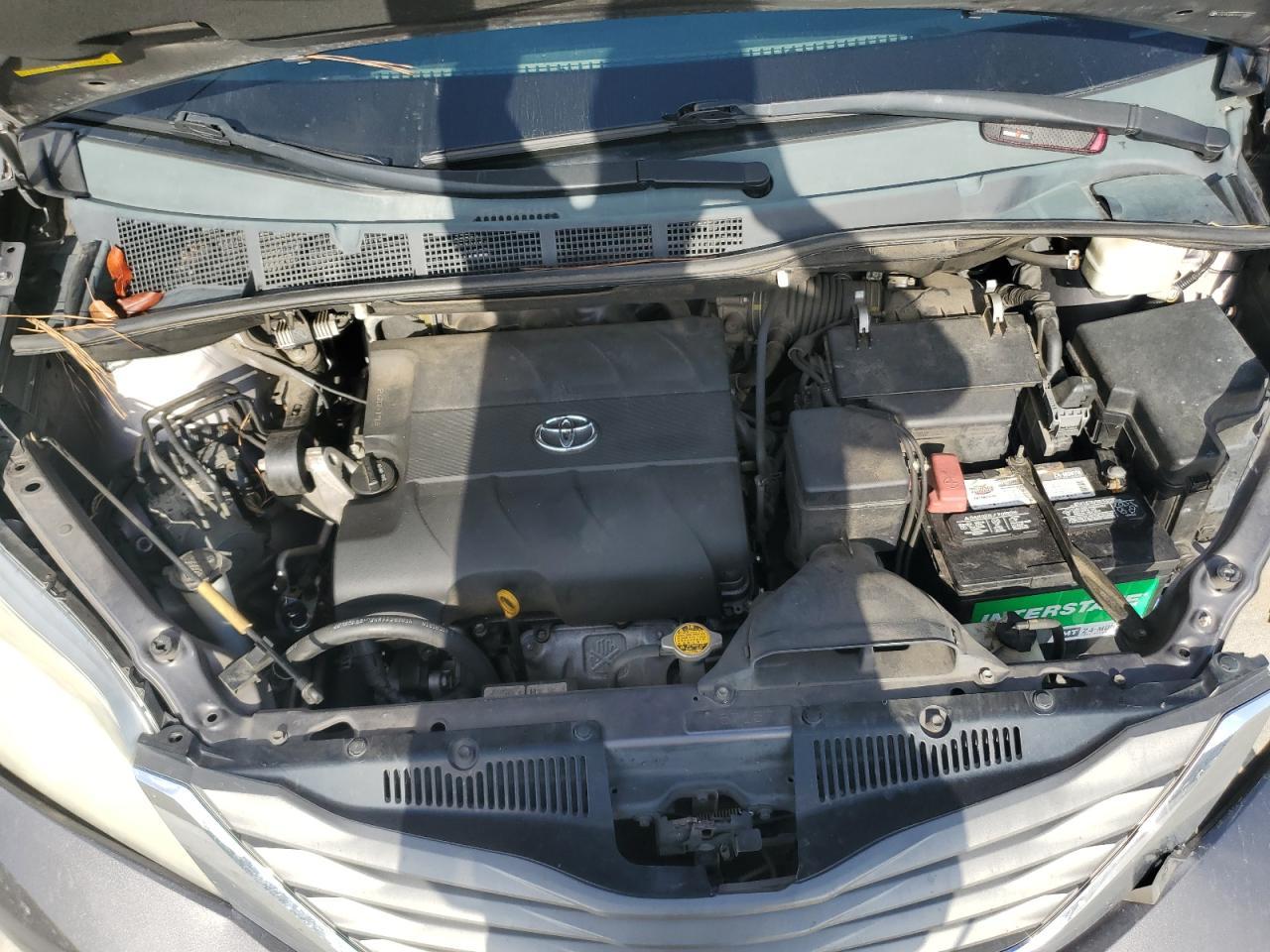 2012 TOYOTA SIENNA