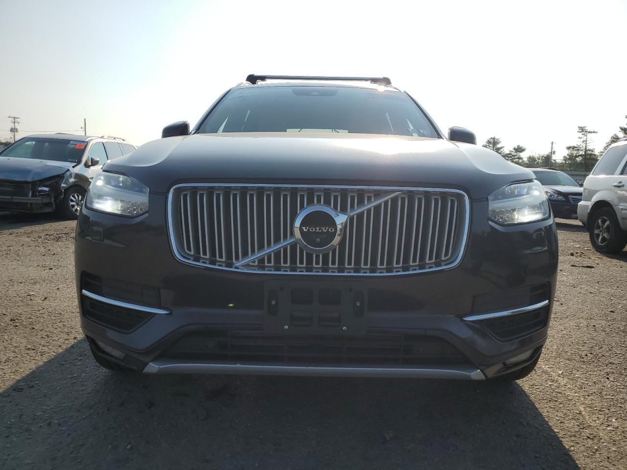 2017 VOLVO XC90