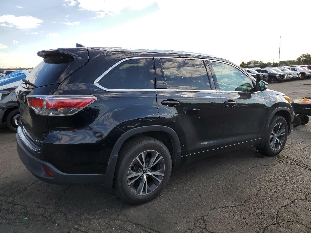 2016 TOYOTA HIGHLANDER
