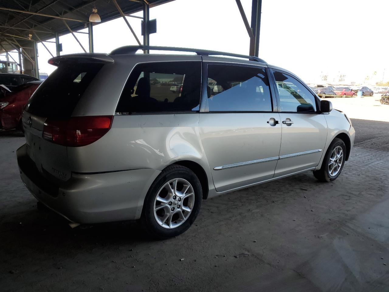 2004 TOYOTA SIENNA